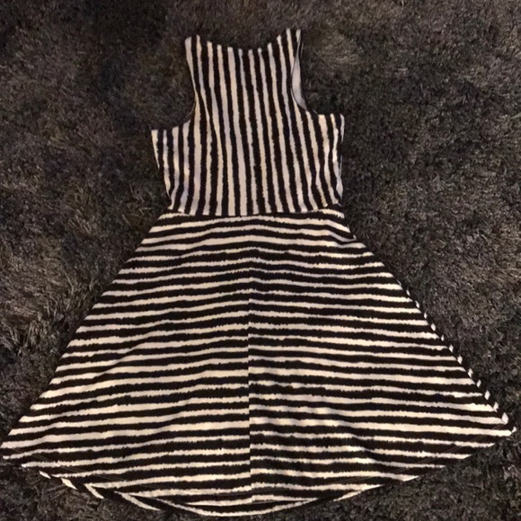 H&M black and white a line dress - Picture 3 of 5